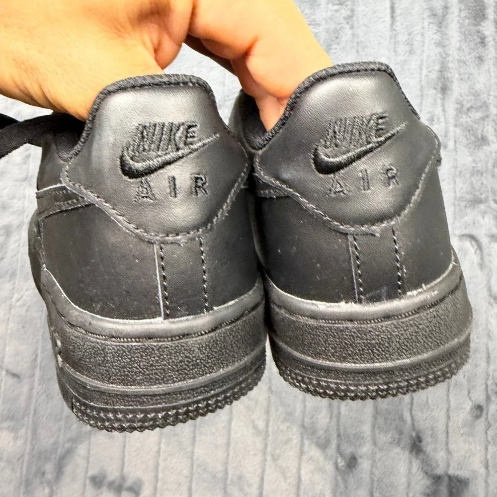 Nike Air Force 1 LE GS Triple Black Leather Sneakers DH2920-001 Kids 4.5Y